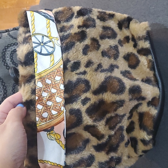 Mini faux fur purse - Picture 3 of 5